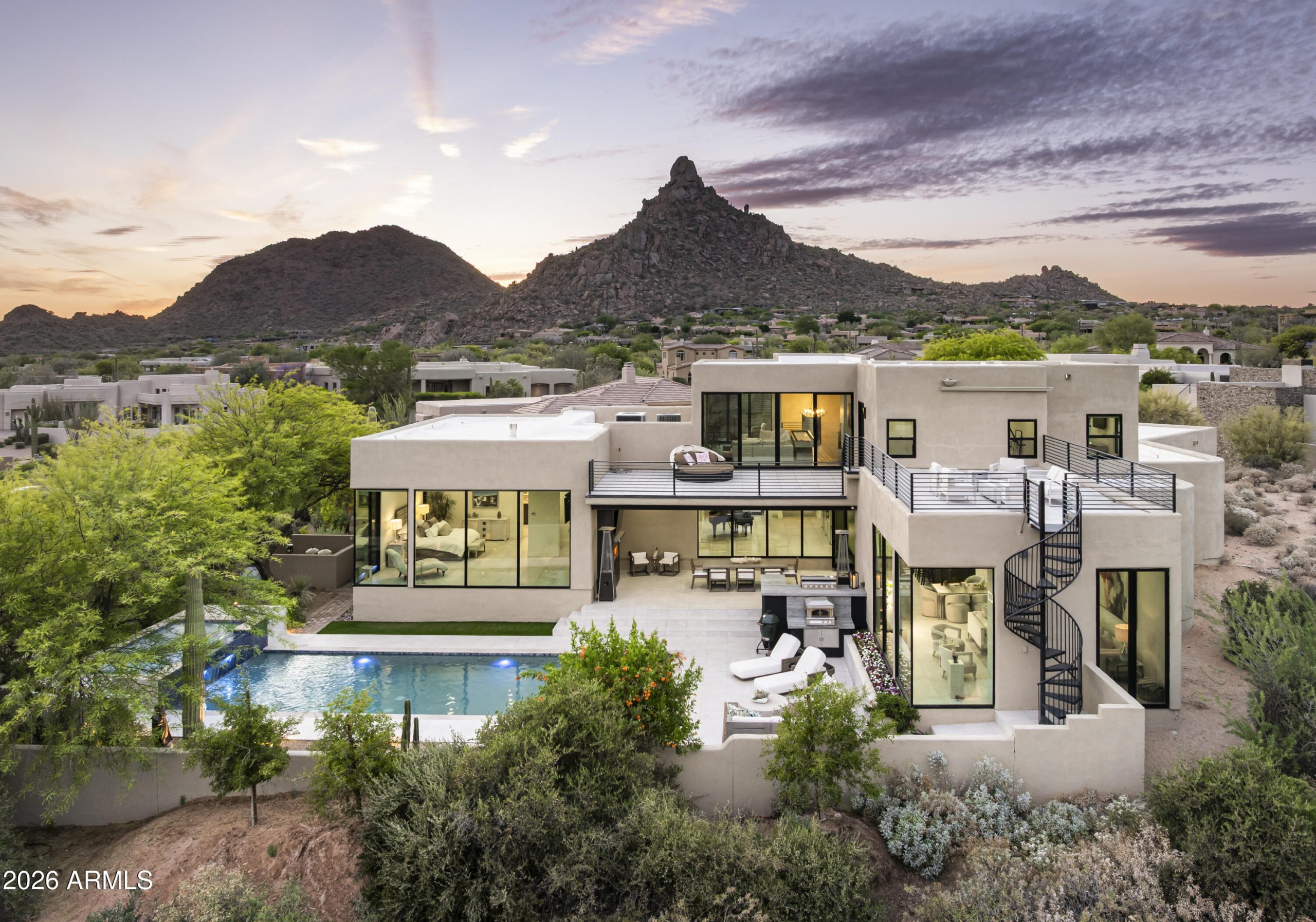 Luxury home with mountain views in North Scottsdale